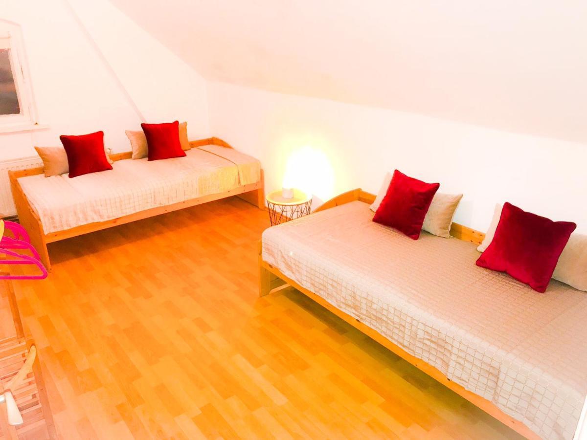 "Casa20200" 2 X Apartments Je 150Qm Fuer Business, Familien, Gruppen, Handwerker 15Min Von Berlin, Erdbeerhof, Outlet B5, 5Min Vom See Falkensee !! 2 Apartment Each 150Qm For Business , Families 15Min From Berlin!! エクステリア 写真