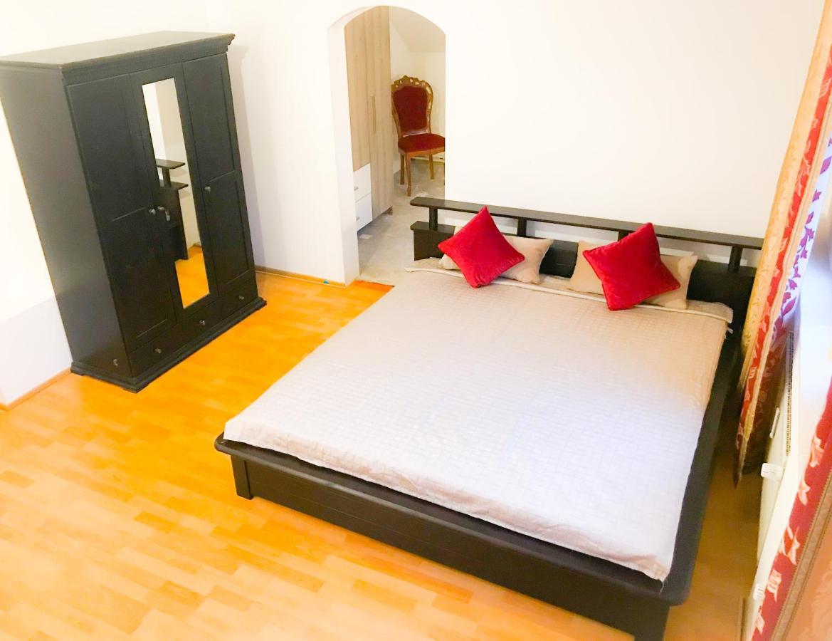 "Casa20200" 2 X Apartments Je 150Qm Fuer Business, Familien, Gruppen, Handwerker 15Min Von Berlin, Erdbeerhof, Outlet B5, 5Min Vom See Falkensee !! 2 Apartment Each 150Qm For Business , Families 15Min From Berlin!! エクステリア 写真